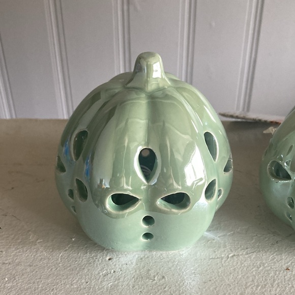NWT Set of 3 LED Light Up Ceramic Pearl Glazed Petal Cutout Pumpkin Decorations - Picture 7 of 17